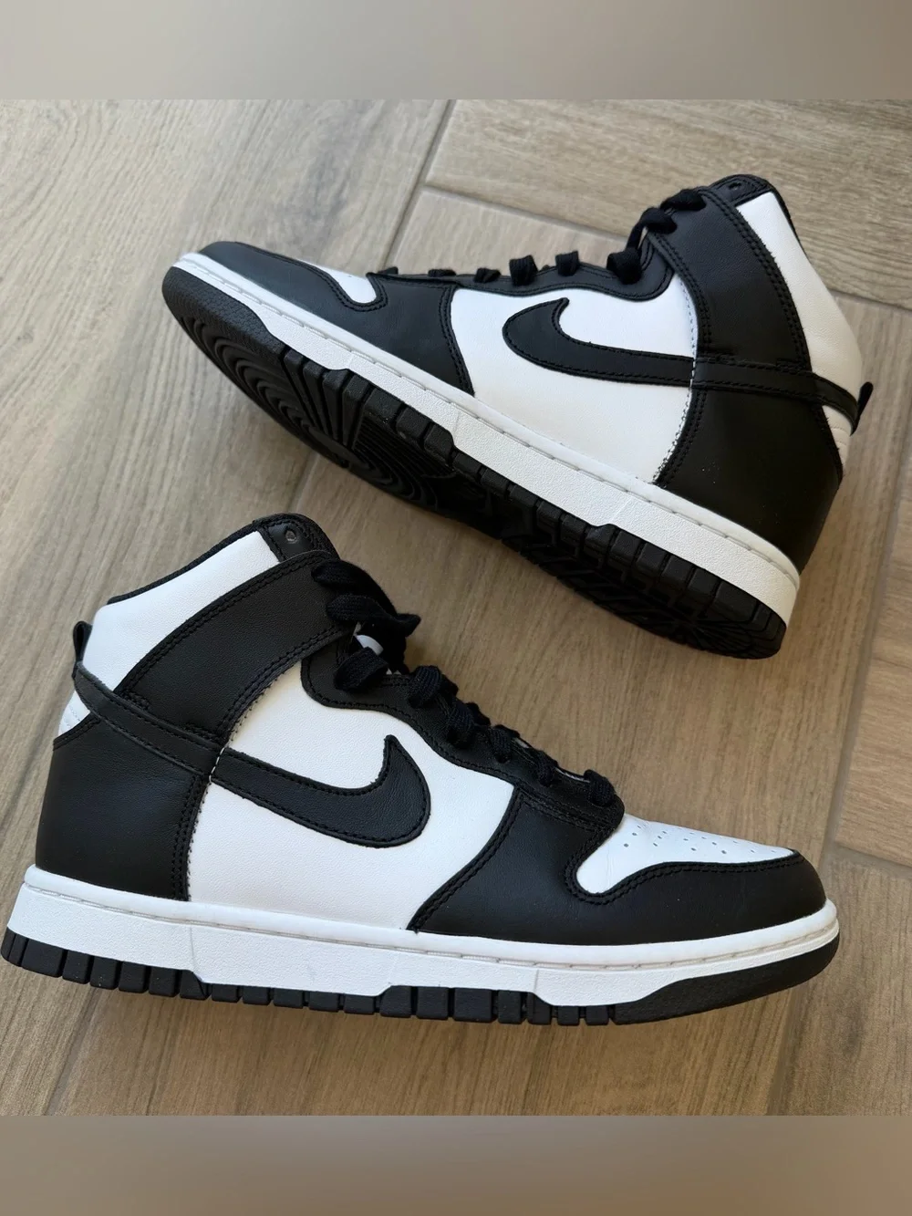 Nike Dunk High women’s sneaker shoe sz 8 black white